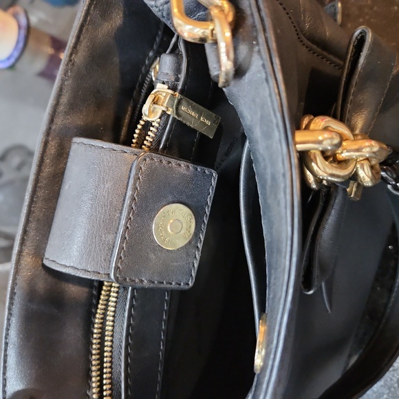 Michael Kors CYNTHIA SMALL NORTH SOUTH CONVERTIBLE SATCHEL black leather - Picture 4 of 13